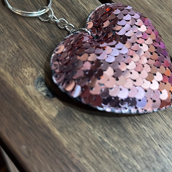 Rose Gold Heart Key Chain NIP - Picture 2 of 3
